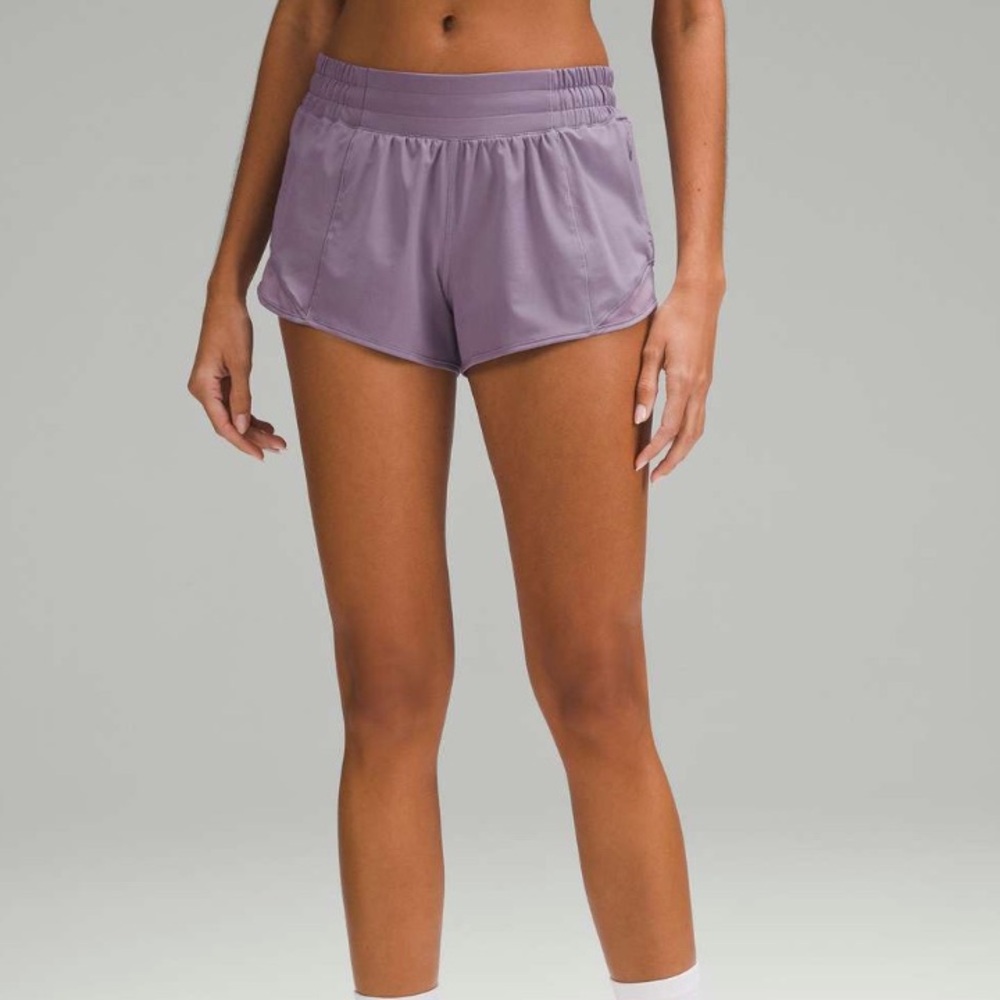 Lululemon Hotty Hot Low-Rise Lined Short 2.5"